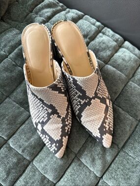 Nine West Pointed Snake-Print Slip-On Mules in Black and Cream